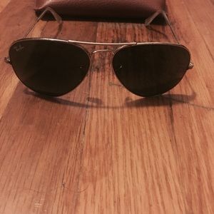 Ray ban green aviators barley worn !!!